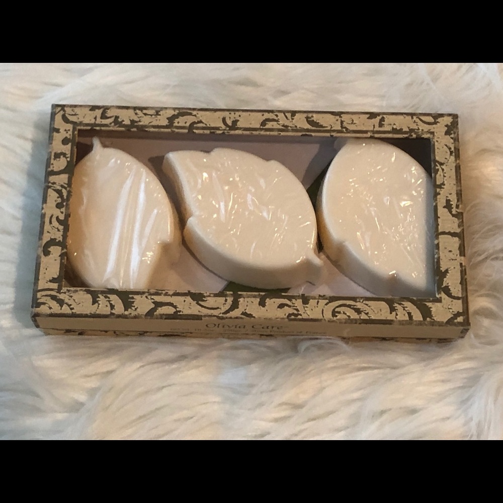 Olivia Care Leaf Soap Set